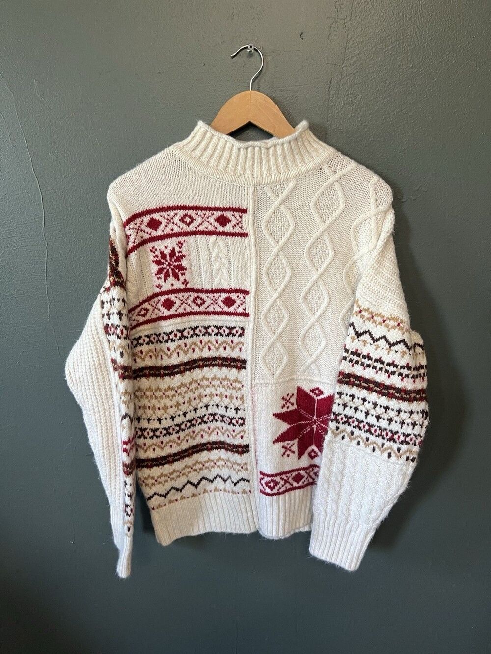 American Eagle Womens White Knit Turtleneck Pullover Christmas Sweater Size M